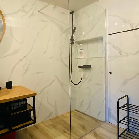 Apartment 7a Seven A *